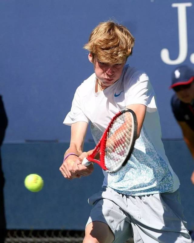 尤其是在面 尤其是在面