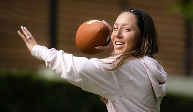 世乒赛张继科4-2王皓夺冠撕扯球衣显狂野一面.